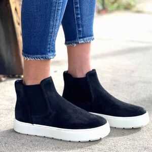 Vince. Warren Shearling Lined Sneaker (8.5) Black Water Resistant Chelsea Boot